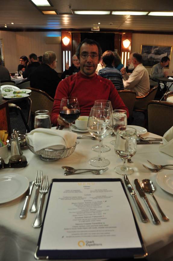 Mesa de jantar um dia antes de chegarmos às Ilhas Malvinas